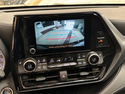 Used 2024 Toyota Highlander XSE FWD image 25