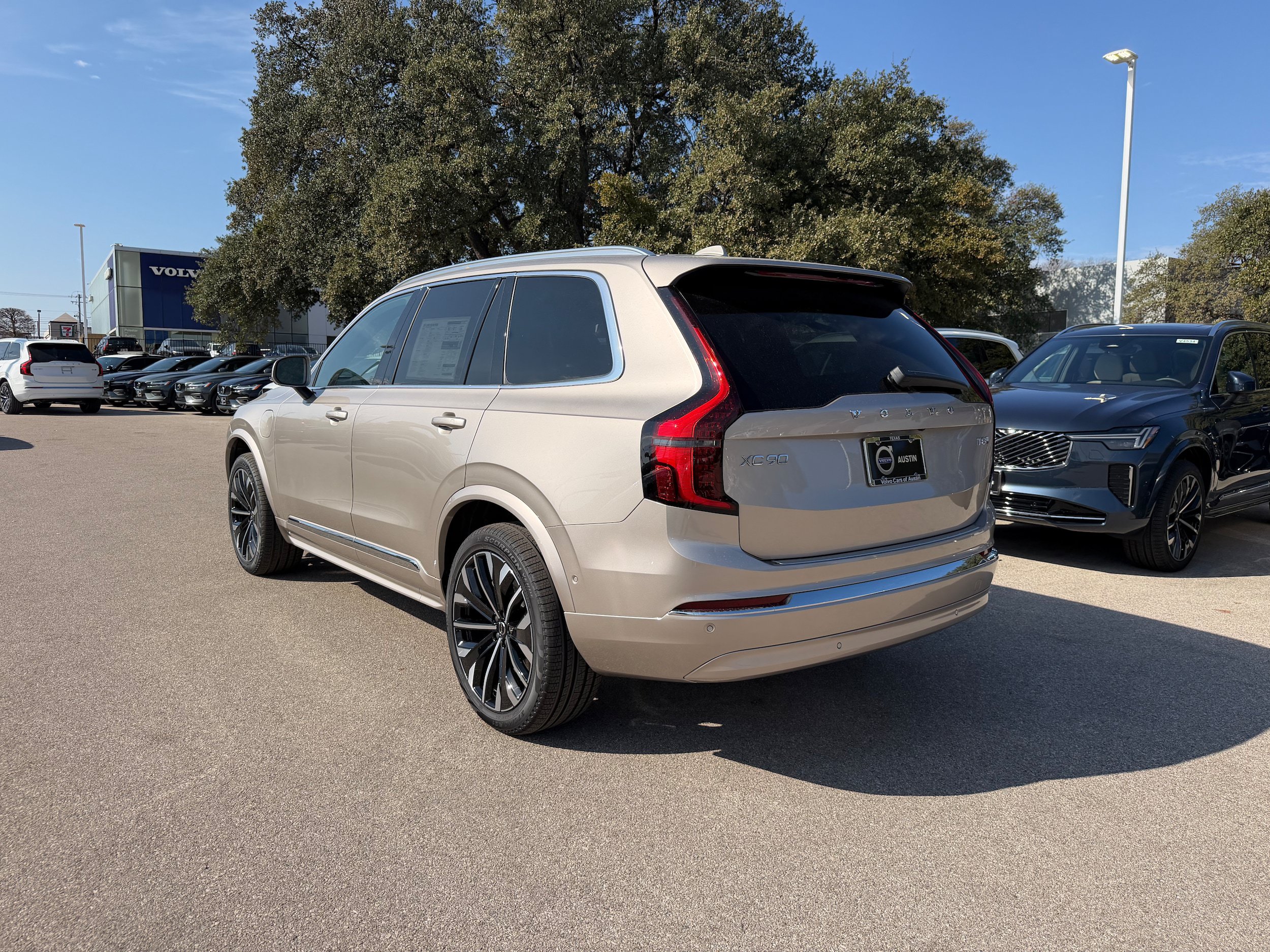 New 2026 Volvo XC90 T8 Plus w/ Protection Package Premier AWD/4WD image 4