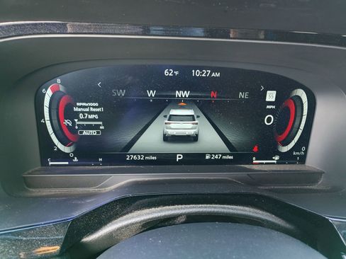 Used 2024 Nissan Pathfinder Platinum image 16