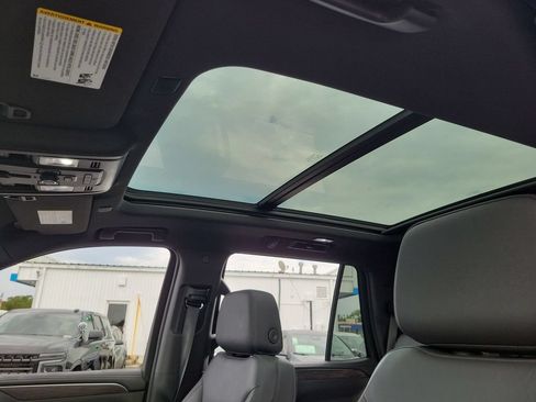 Used 2023 Chevrolet Tahoe LT w/ Luxury Package RWD image 19