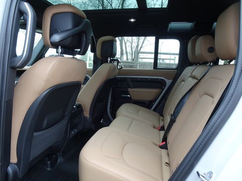 New 2026 Land Rover Defender 110 X-Dynamic SE image 21