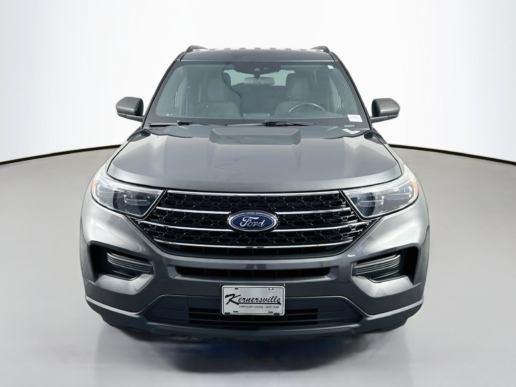 Used 2020 Ford Explorer XLT AWD/4WD image 2