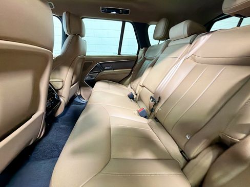 Used 2025 Land Rover Range Rover SE image 20