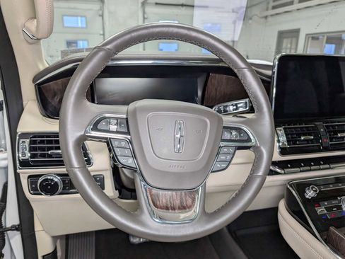 Used 2020 Lincoln Navigator Reserve w/ Luxury Package image 41
