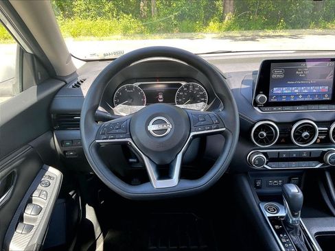 Used 2024 Nissan Sentra SV FWD image 17
