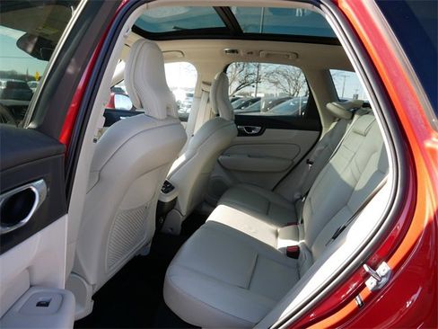 Used 2019 Volvo XC60 T5 Inscription w/ Protection Package Premier image 17