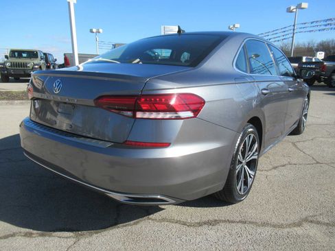 Used 2021 Volkswagen Passat 2.0T SE image 7