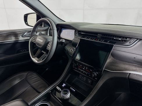 Used 2024 Jeep Grand Cherokee L Limited w/ Luxury Tech Group II image 29