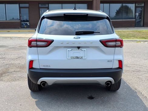 Used 2025 Ford Escape SE FWD image 4