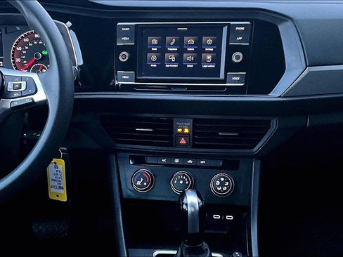 Used 2021 Volkswagen Jetta S image 9