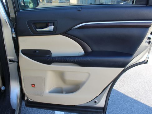 Used 2016 Toyota Highlander Limited image 51