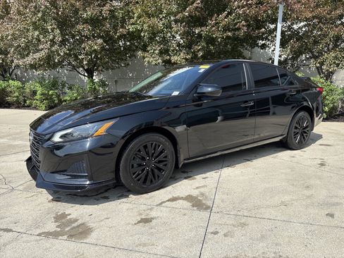 Used 2023 Nissan Altima 2.5 SV AWD/4WD image 3