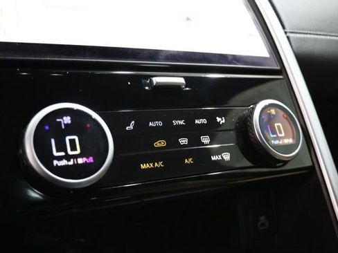 Used 2024 Land Rover Discovery Dynamic SE image 28