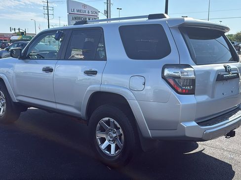 Used 2016 Toyota 4Runner SR5 AWD/4WD image 5