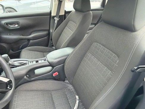 Used 2023 Honda HR-V LX image 9