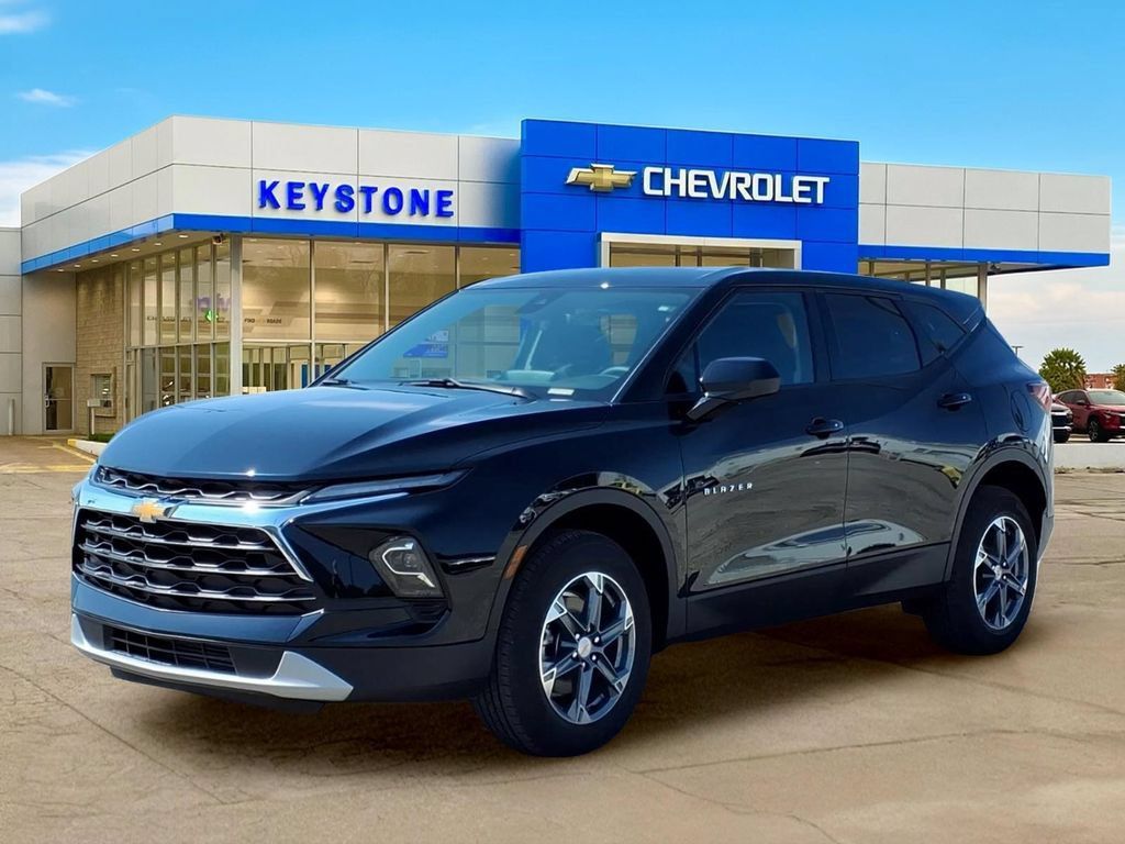Used 2026 Chevrolet Blazer LT FWD image 3