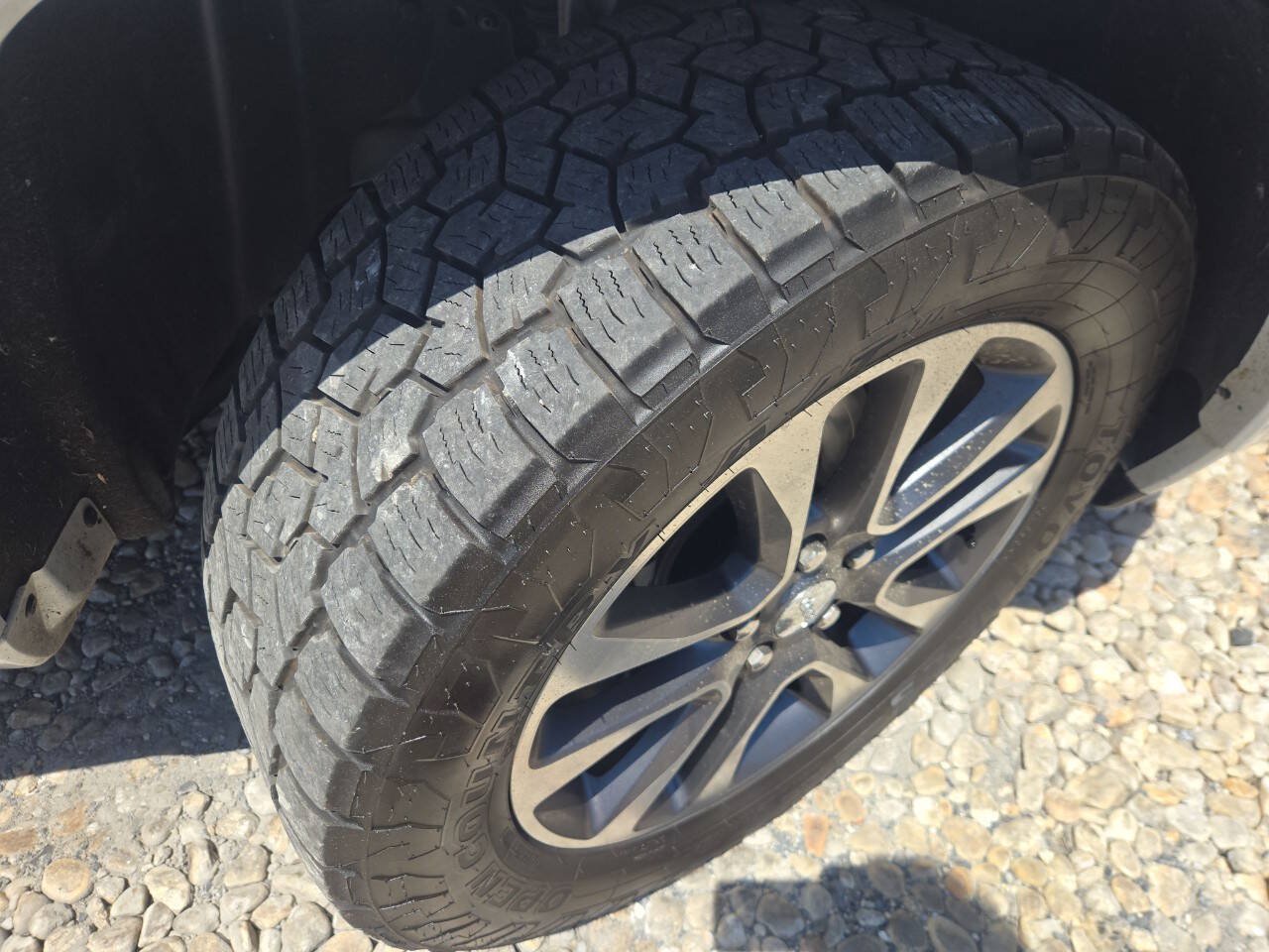 Used 2017 Jeep Grand Cherokee Overland AWD/4WD image 12