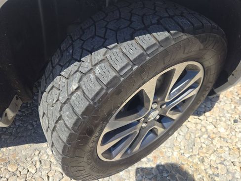 Used 2017 Jeep Grand Cherokee Overland AWD/4WD image 12