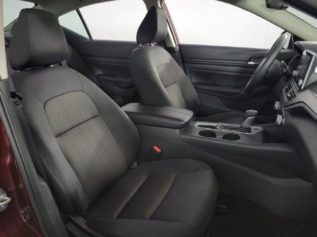 Used 2025 Nissan Altima 2.5 SV FWD image 15