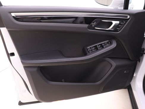 Used 2024 Porsche Macan image 15