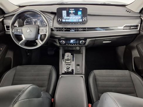 Used 2024 Mitsubishi Outlander SE Black Edition image 9