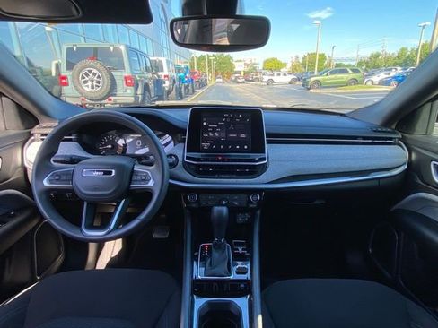 Used 2025 Jeep Compass Sport image 17