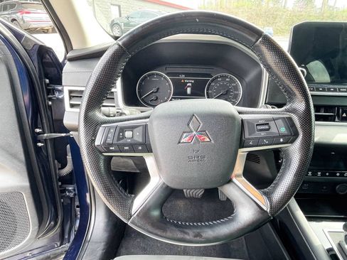 Used 2022 Mitsubishi Outlander SE image 11
