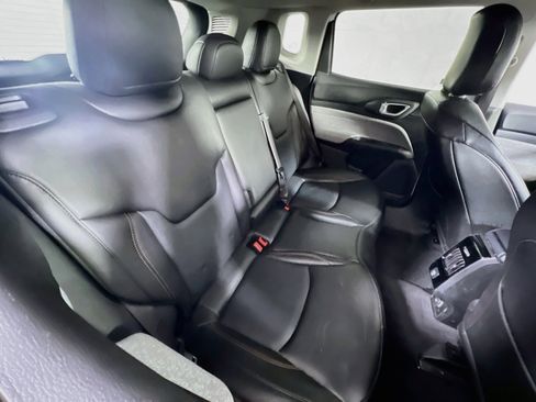 Used 2022 Jeep Compass Latitude image 24