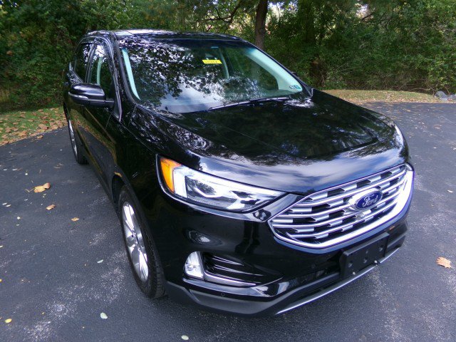 Used 2019 Ford Edge Titanium w/ Equipment Group 301A AWD/4WD image 2