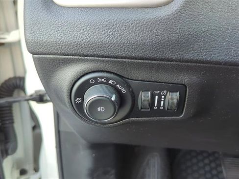 Used 2020 Jeep Compass Latitude w/ Cold Weather Group image 12