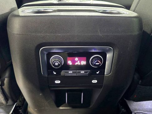 Used 2021 Chevrolet Suburban High Country AWD/4WD image 18