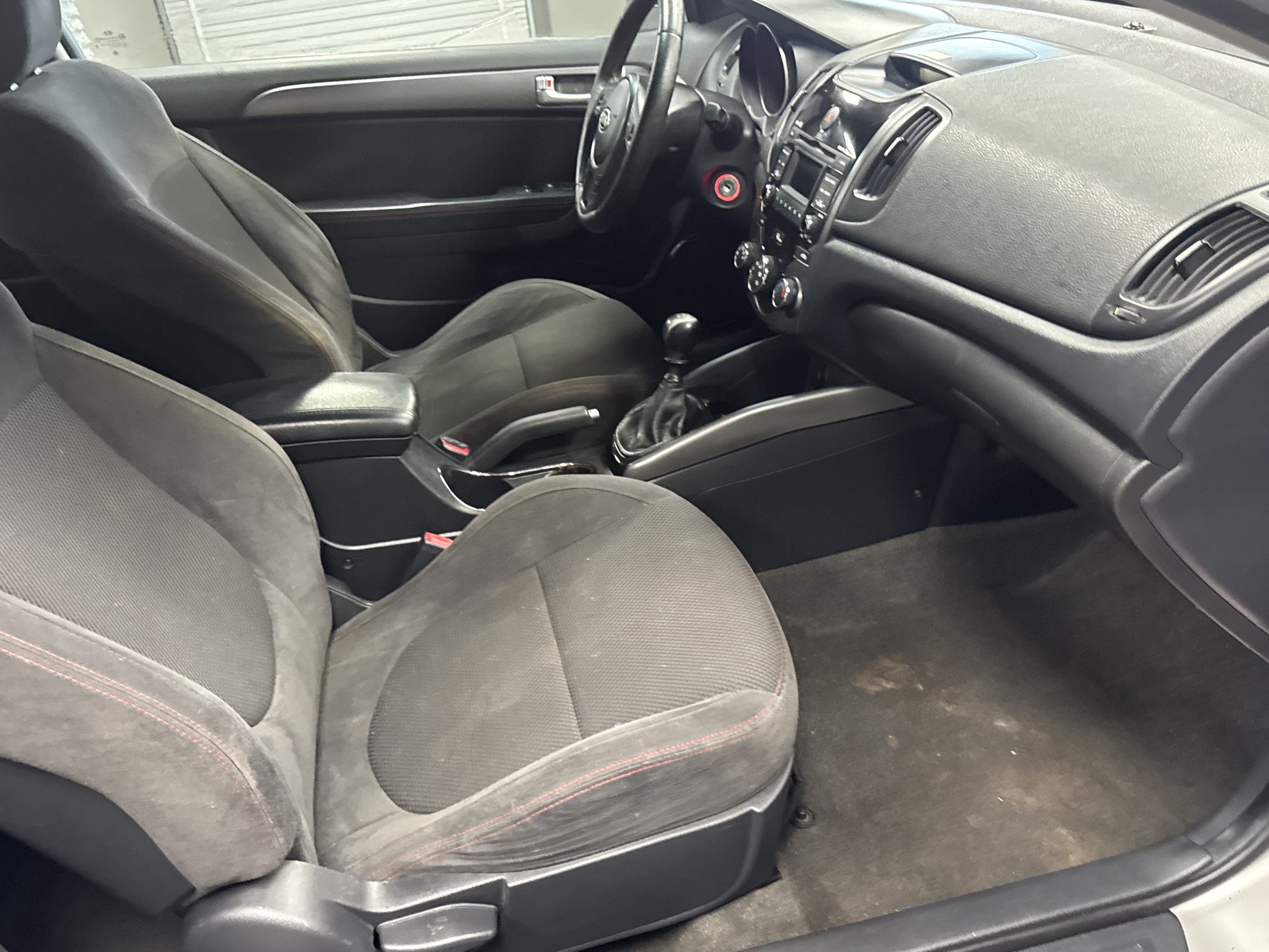 Used 2012 Kia Forte Koup SX FWD image 11