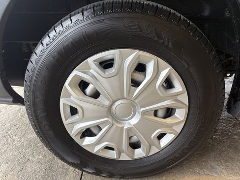 Used 2016 Ford Transit 250 130 Low Roof image 10