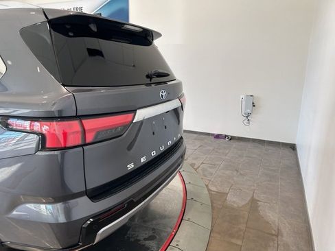 Used 2024 Toyota Sequoia Capstone image 5