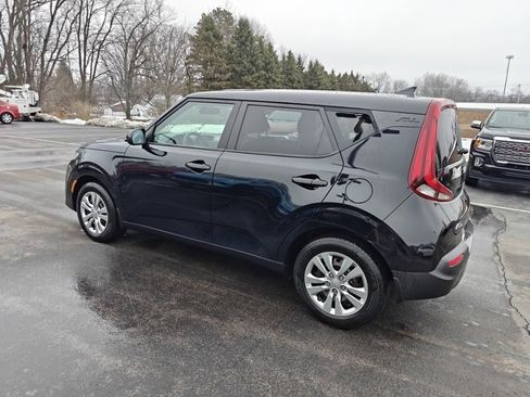 Used 2022 Kia Soul LX image 4