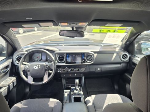 Used 2019 Toyota Tacoma TRD Sport AWD/4WD image 18