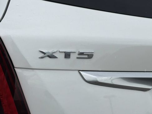 Used 2020 Cadillac XT5 Premium Luxury w/ LPO, Floor Liner Package FWD image 10