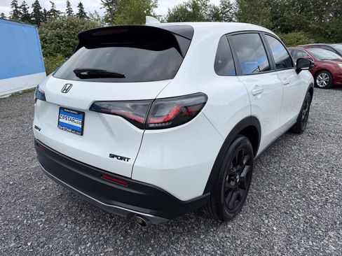 Used 2023 Honda HR-V Sport image 3