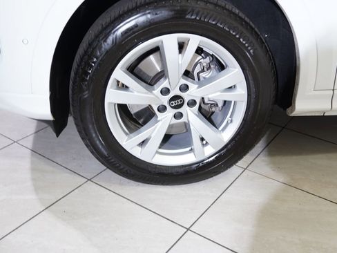 Used 2025 Audi Q5 Premium w/ Convenience Package image 16