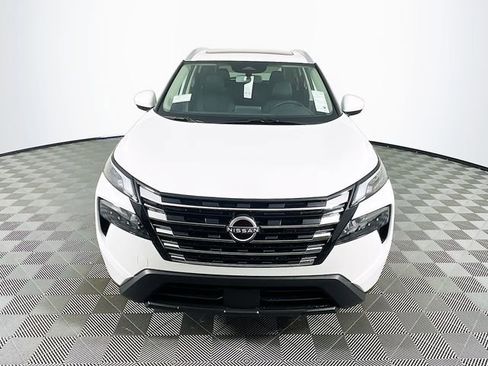 Used 2025 Nissan Rogue SV w/ SV Premium Package FWD image 3