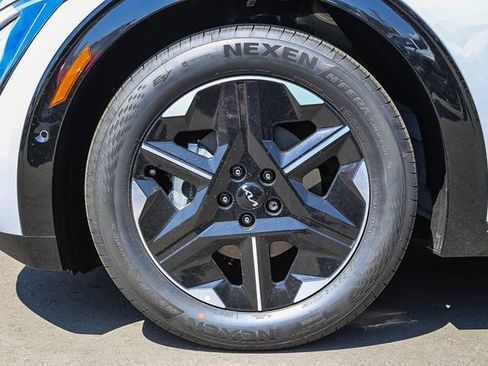 New 2025 Kia EV6 Wind image 11