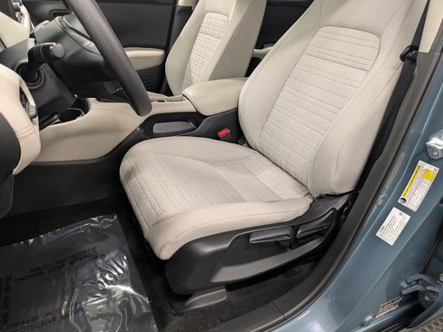 Used 2023 Honda HR-V LX image 9