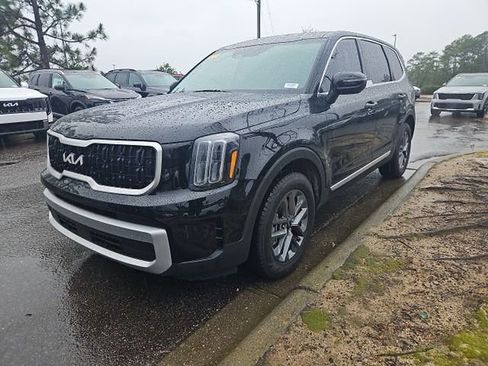 Used 2025 Kia Telluride LX image 2
