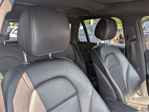 Used 2019 Mercedes-Benz GLC 300 4MATIC image 22