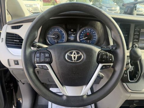 Used 2020 Toyota Sienna L FWD image 13