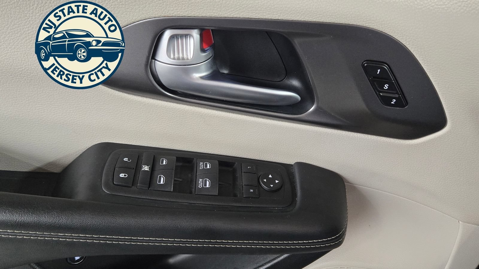 Used 2024 Chrysler Pacifica Limited FWD image 30