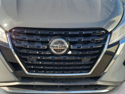 Used 2021 Nissan Kicks SV FWD image 11