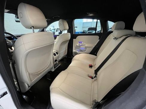 Used 2021 Mercedes-Benz GLA 250 4MATIC w/ Premium Package image 15