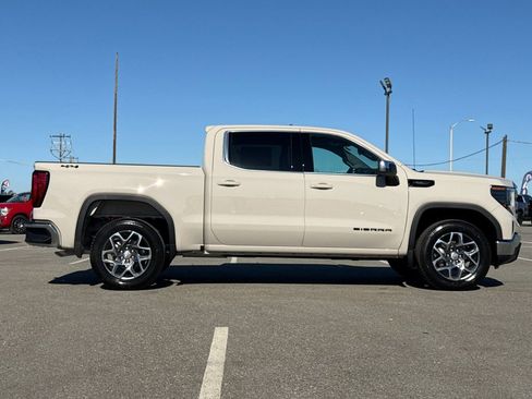 New 2026 GMC Sierra 1500 SLE w/ LPO, Black Badging Package image 6