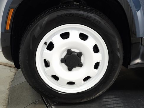 Used 2024 Land Rover Defender 110 S image 11